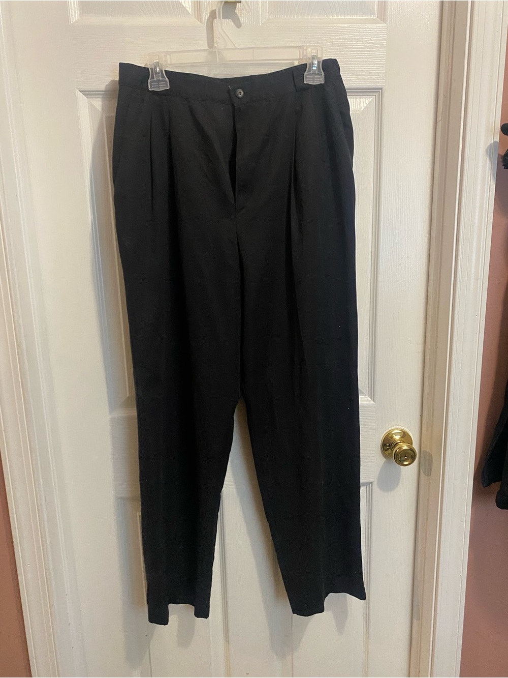 Black Pleated Women's Trousers - Tailored High-Waist Fit